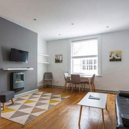 Spacious Central Chic Apartment - Simplycheckin วินเชสเตอร์ ภายนอก รูปภาพ