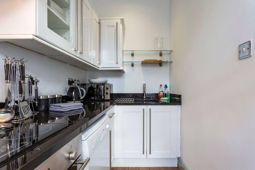 Spacious Central Chic Apartment - Simplycheckin วินเชสเตอร์ ภายนอก รูปภาพ